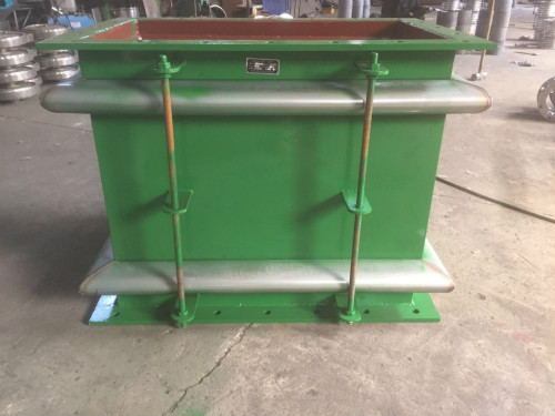 1024*624*8897两台矩形金属补偿器准备发货