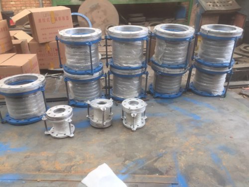 正在生产一批煤粉管道三维波纹补偿器