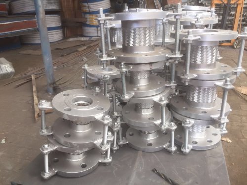 选购波纹伸缩节的小窍门