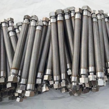 金属软管特点编辑