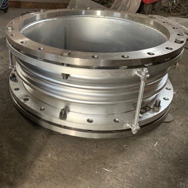 金属波纹管用在管道上进行轴向长度补偿