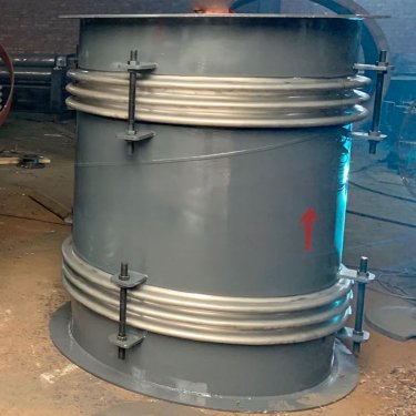  复式小拉杆补偿器除可以补偿弯曲管道的横向位移和角位移