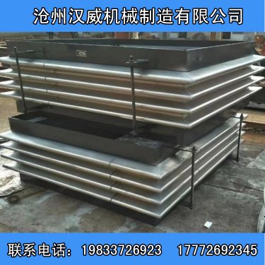 矩形波纹补偿器均布置在紧靠固定支架旁
